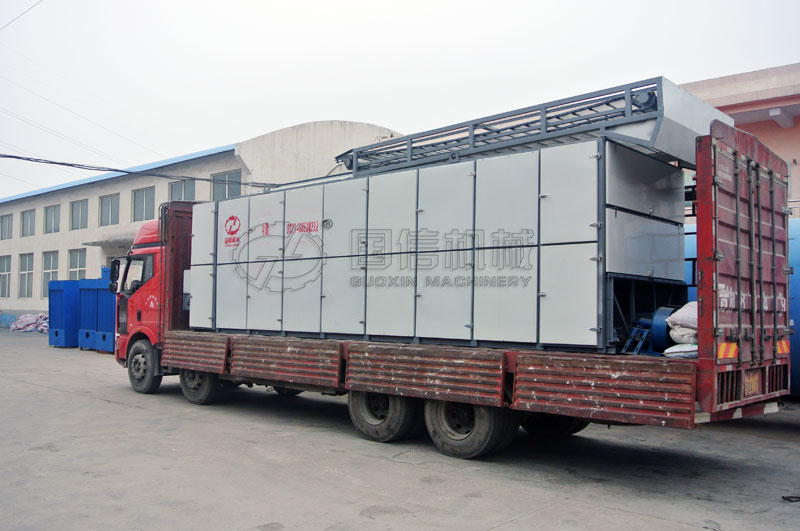 山楂片烘干機箱體內外是彩鋼材料雙向門